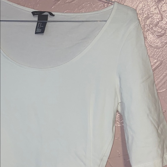 Basic white tee - Picture 2 of 2